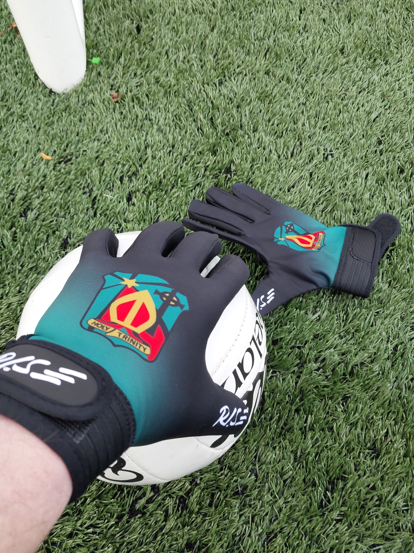 Rise Holy Trinity Gaelic Gloves