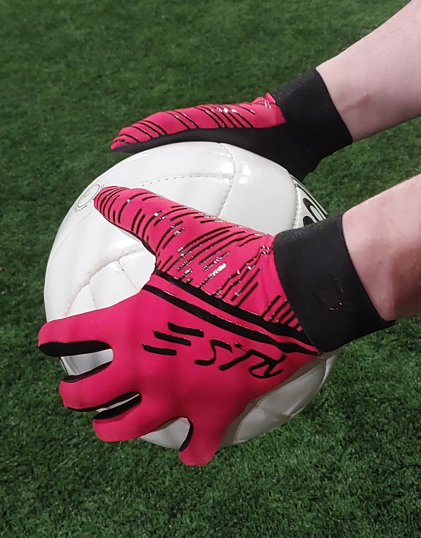 Rise Sports Red Strapless Gaelic Gloves